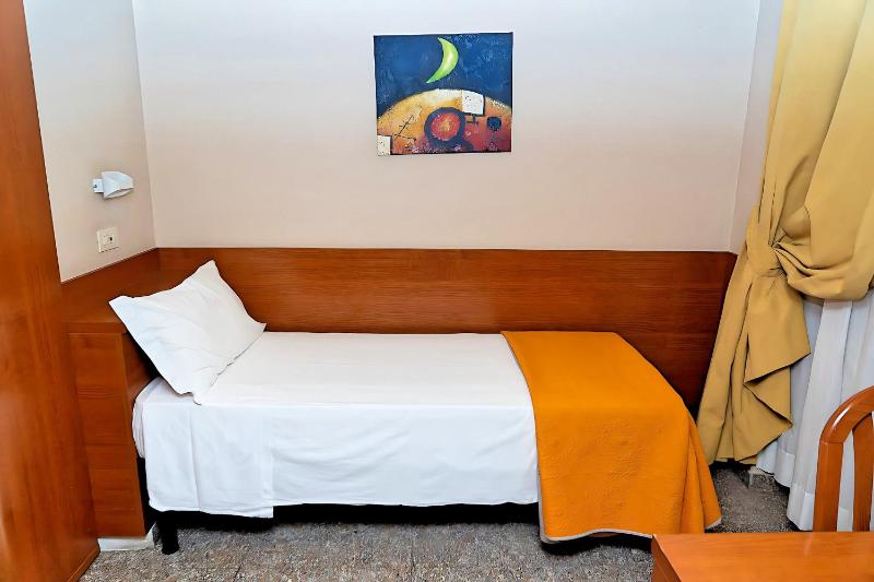 Single Room image 1