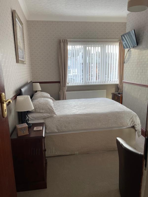 Deluxe Double Room with Shower image 3
