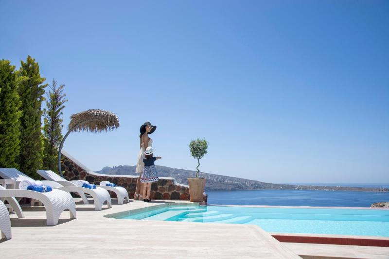 Swinging Sunset 3 Bedroom Sunset & Sea View Villa with Private Infinity Pool & Hot Tub image 3