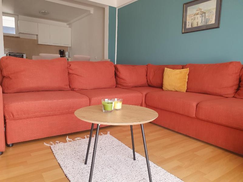 Cozy Two-Bedroom Apartment - image 13