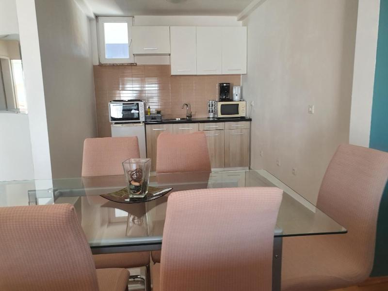 Cozy Two-Bedroom Apartment - image 10