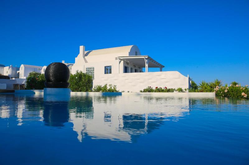 Emerald 3 Bedroom Sunset & Sea View Villa with Private Pool & Hot Tub image 4