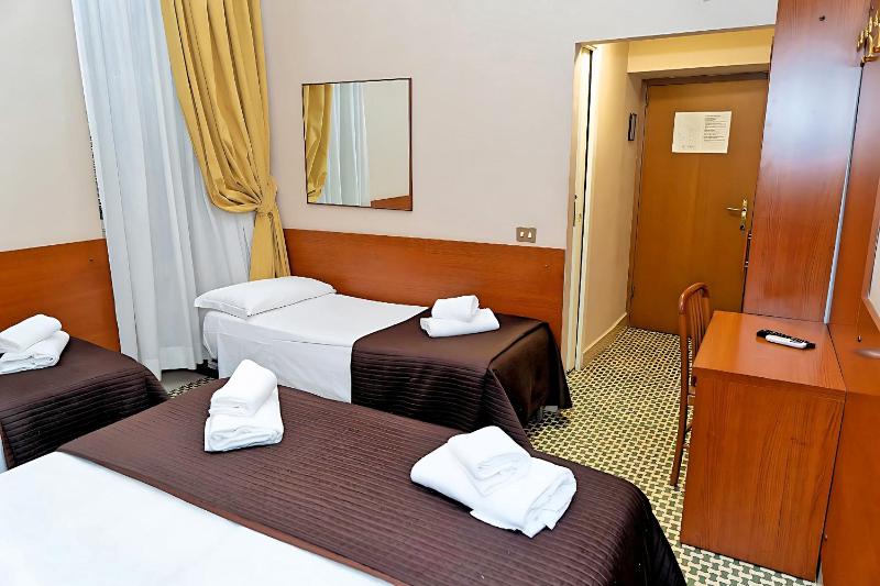 Quadruple Room image 4