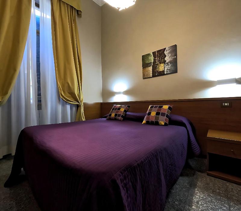 Double or Twin Room image 3