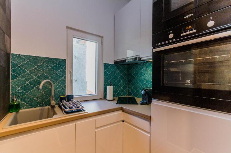 Chain Bridge Studio Apartment - image 6