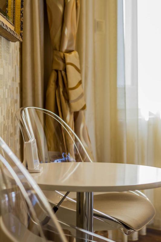 Chain Bridge Studio Apartment - image 9