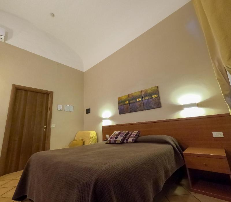 Double or Twin Room with Shared Bathroom image 3