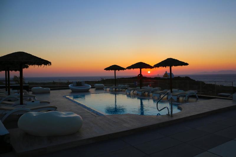 Topaz 2 Bedroom Sunset & Sea View Villa with Private Hot Tub & Shared Pool image 1