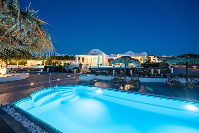 Pearl 2 Bedroom Sunset & Sea View Villa with Private Hot Tub & Shared Pool image 4