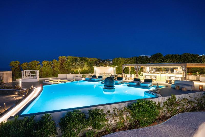 Pearl 2 Bedroom Sunset & Sea View Villa with Private Hot Tub & Shared Pool image 3