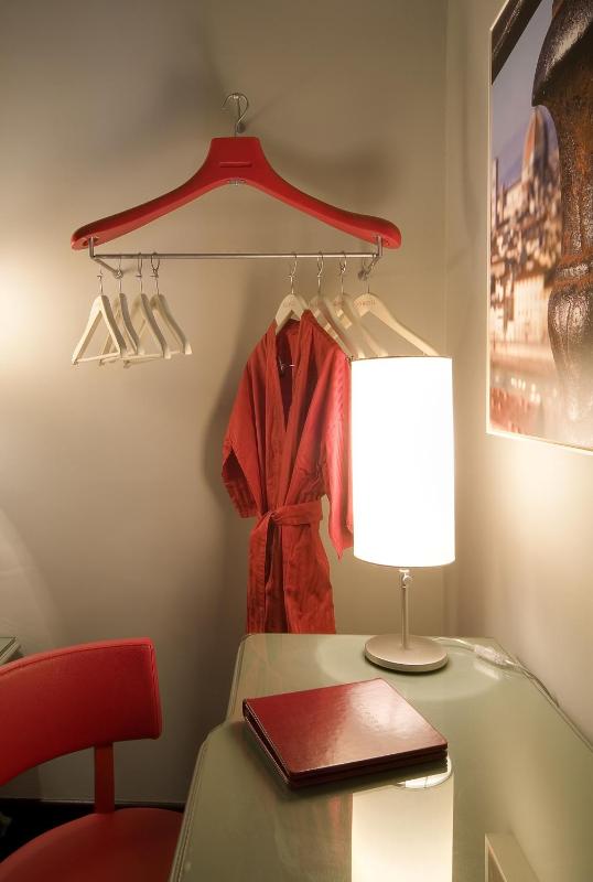 Classic Double Room image 2