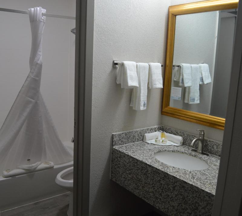 King Room - Non-Smoking image 2