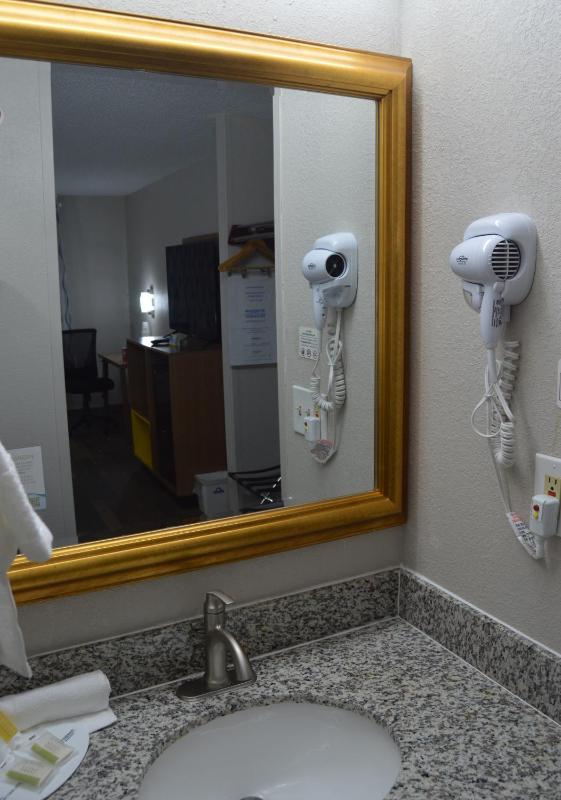 King Room - Non-Smoking image 3