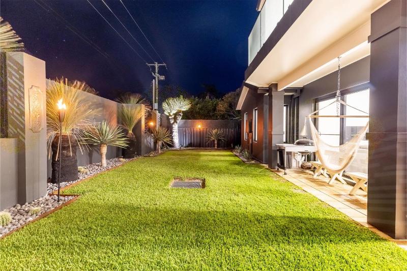 Beach Haven 3a Messines Street 4 Minute walk to the beach Wifi Air Con - image 23