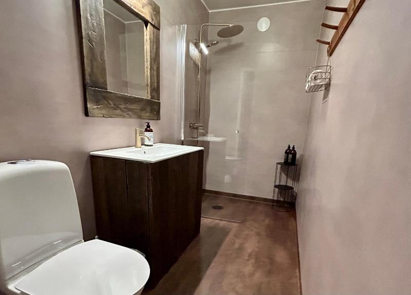 Quadruple Room with Lake View image 3