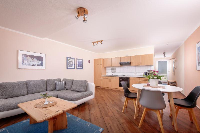 One-Bedroom Apartment with Lake View image 3