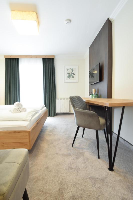 Double Room image 2