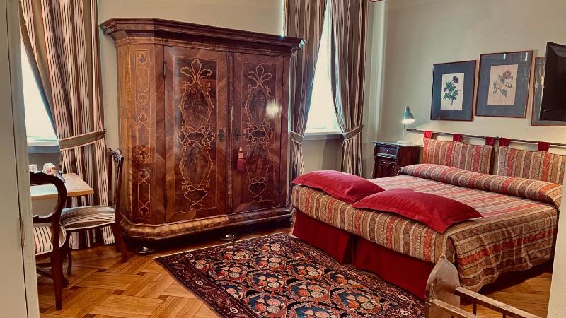 King Studio with Sofa Bed