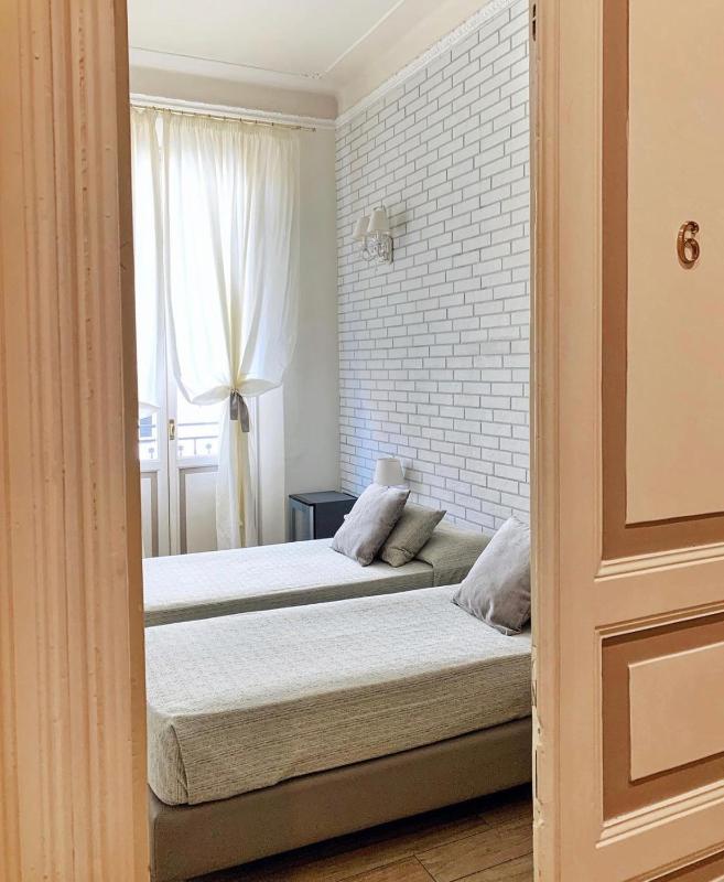 Deluxe Twin Room image 3