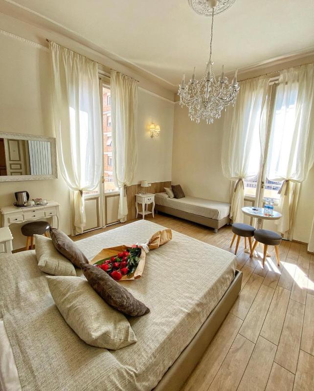 Superior Triple Room image 4
