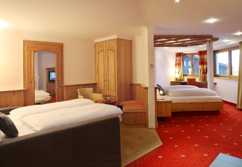 One-Bedroom Suite image 3