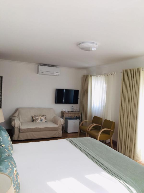 Deluxe Double Room with Balcony  image 4