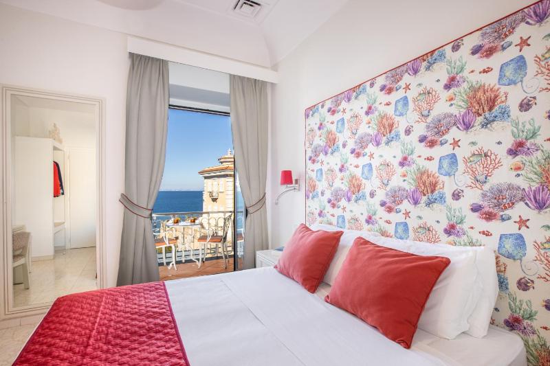Superior Double or Twin Room with Sea View image 4