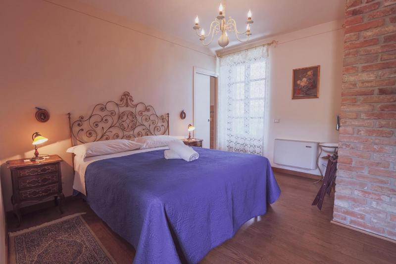 Double Room with Balcony image 4