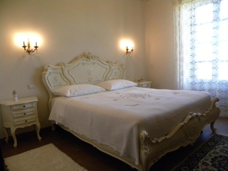 Queen Room with Balcony image 4