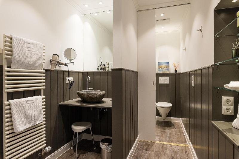 Deluxe Double Room image 2