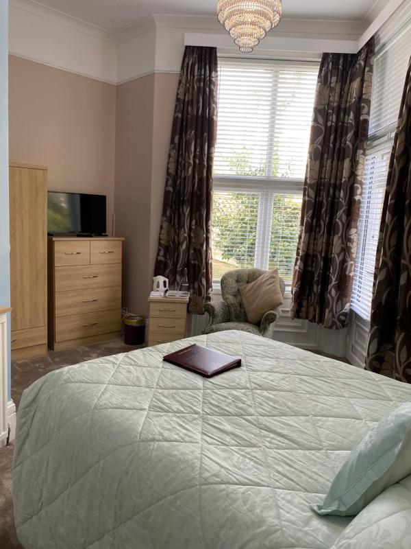 Double Room with Garden View image 3