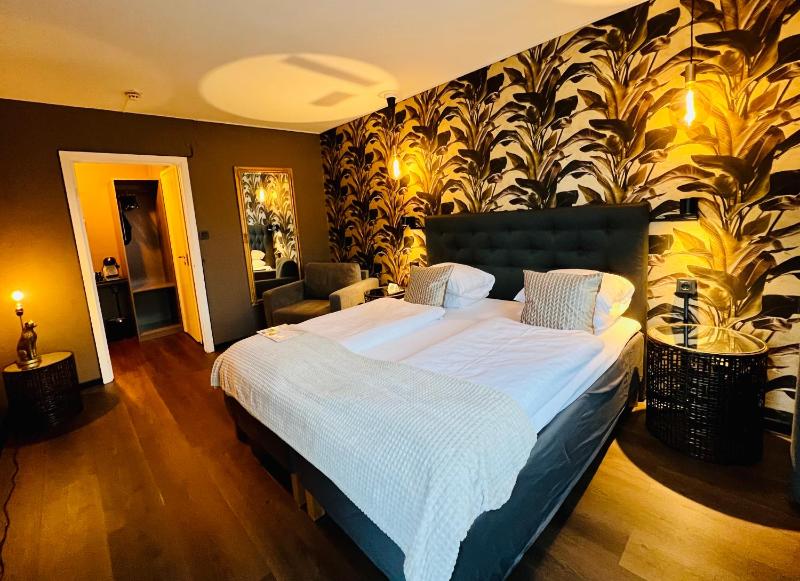 Executive King Room image 2