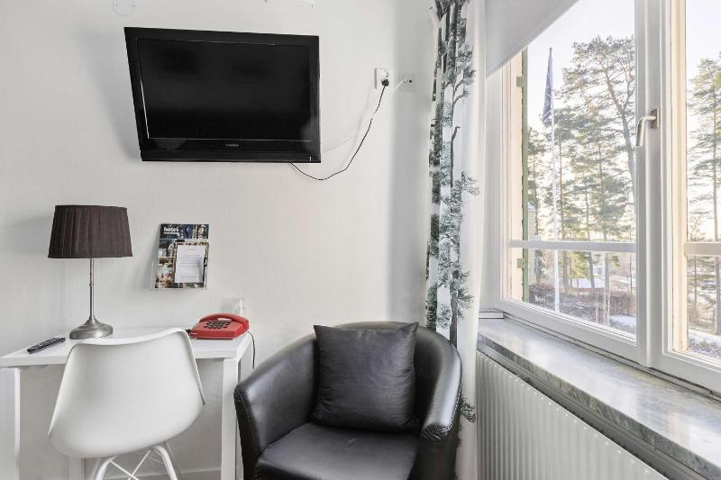 Standard Twin Room image 3