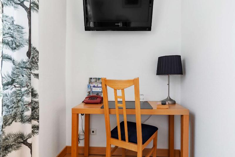 Standard Single Room image 4