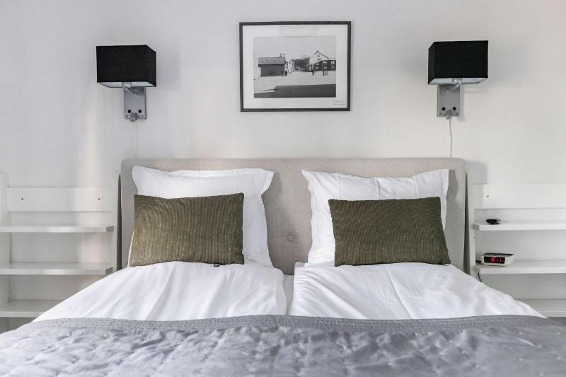 Family King Room with Sofa Bed image 3