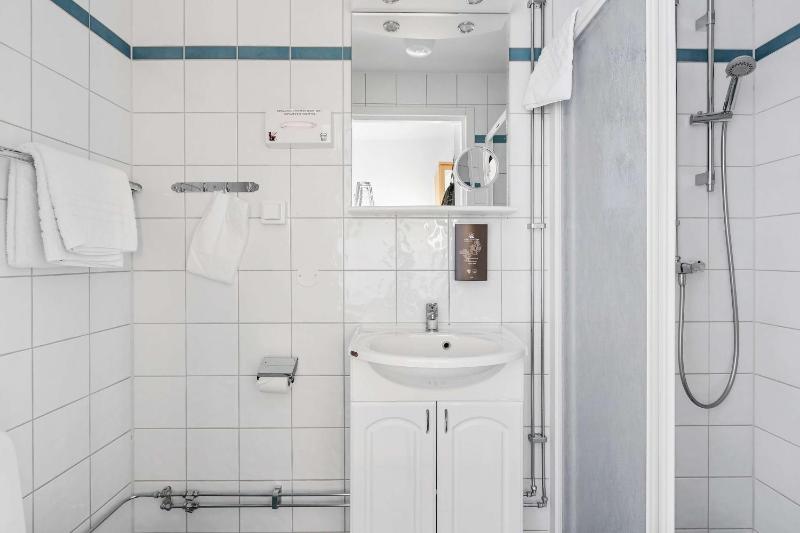 Standard Single Room image 3