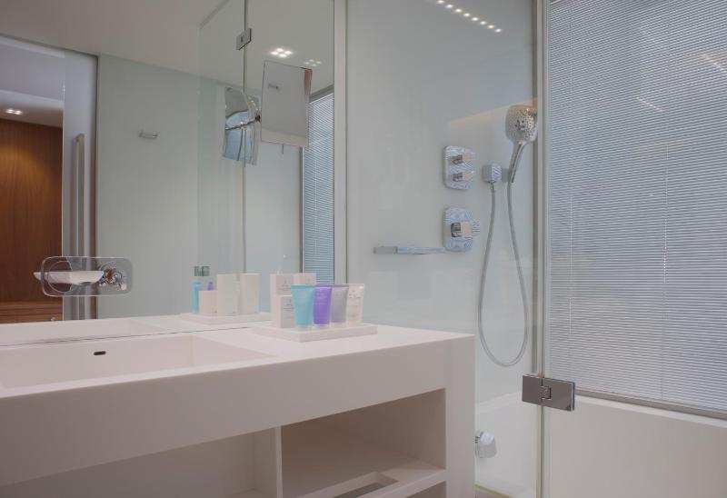 Premium Double Room image 2