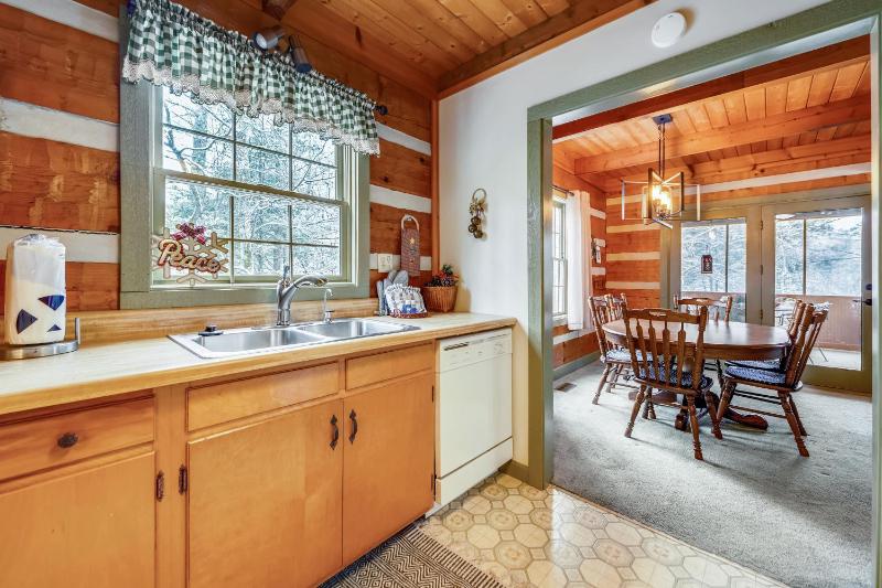 Mossie Oak Cabin cabin - image 21