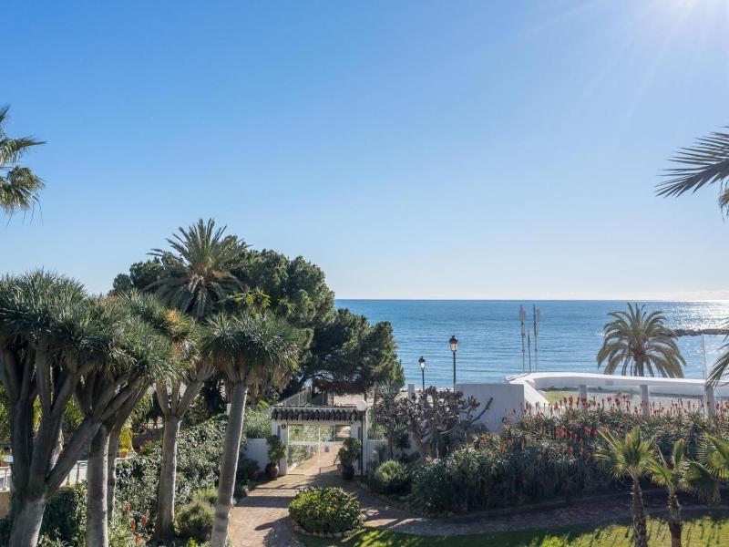 Vista piscina y gran terraza ref Cadiz 111 - image 27