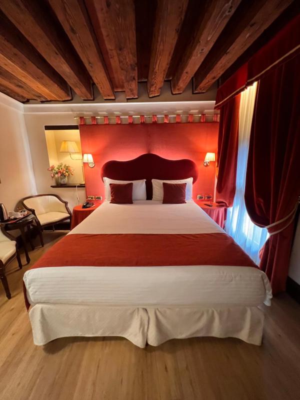 Classic Double Room image 1