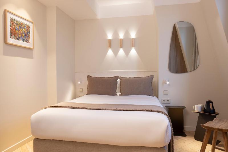 Superior Double Room image 3