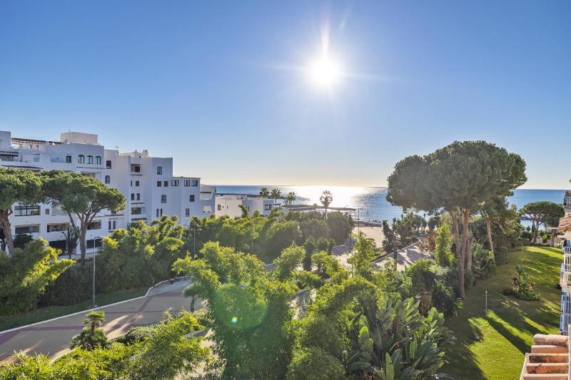 Large apartment in Playas del Duque - image 8