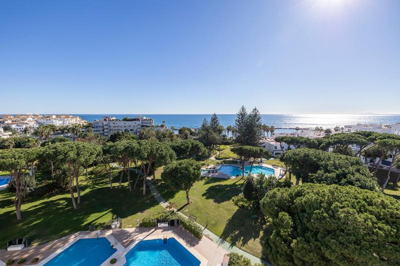 Large apartment in Playas del Duque - image 33