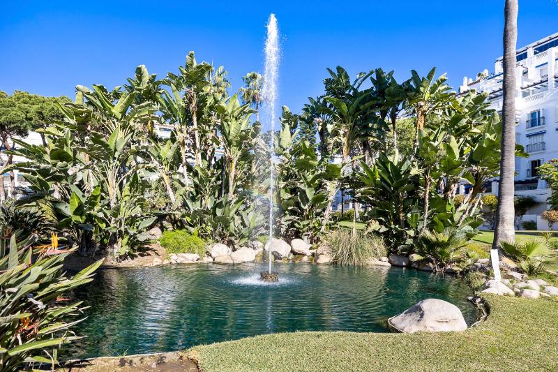 Large apartment in Playas del Duque - image 34