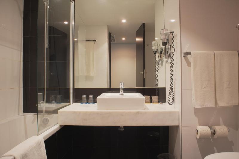 Double or Twin Room image 3