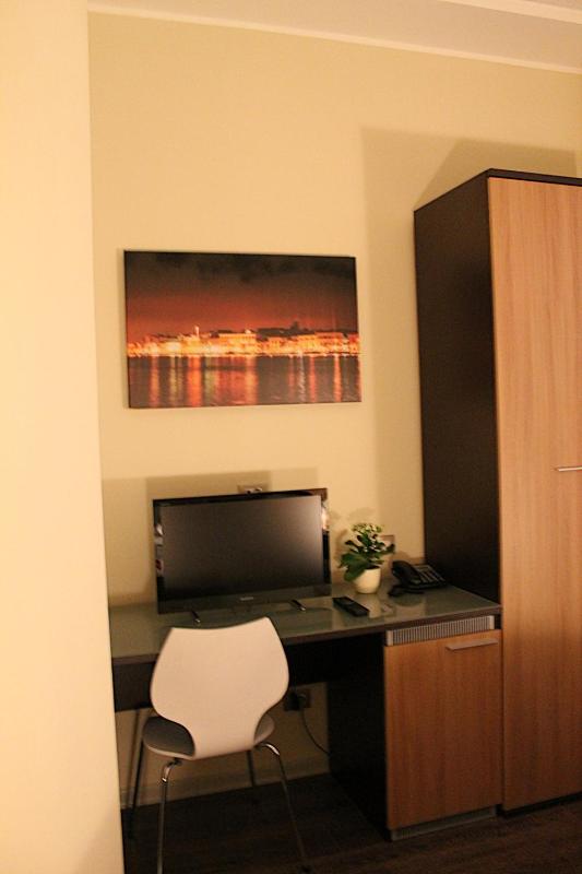 Deluxe Double Room image 2