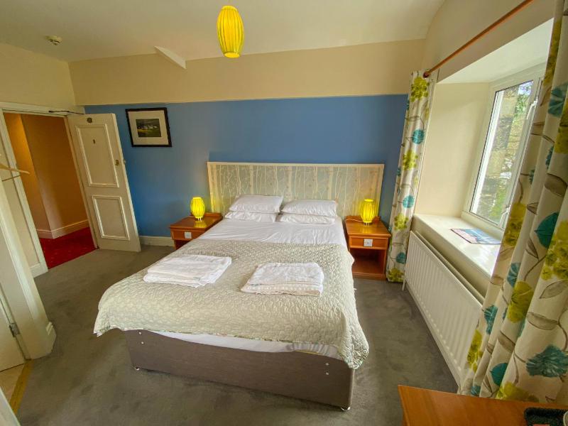 Double Room image 3
