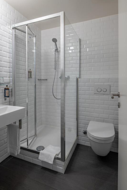 Single Room image 4