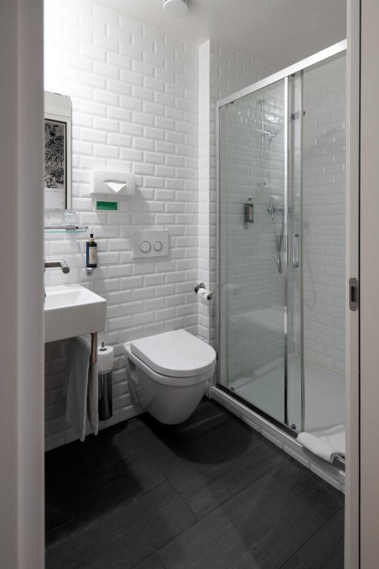 Double Room image 4