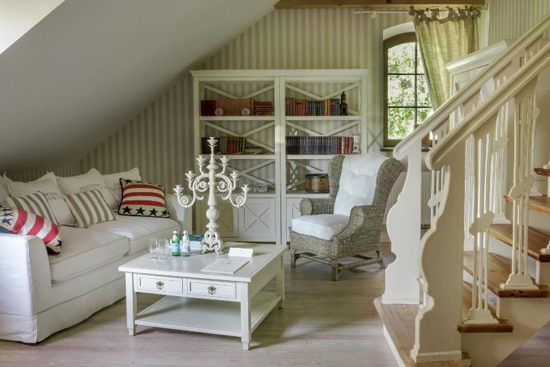 Family Room image 2